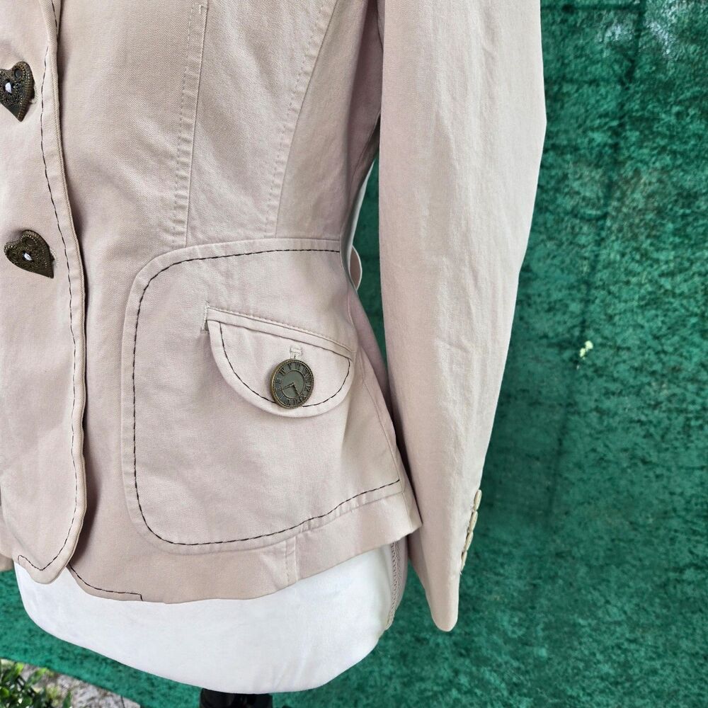 Blazer - Picture 4 of 10